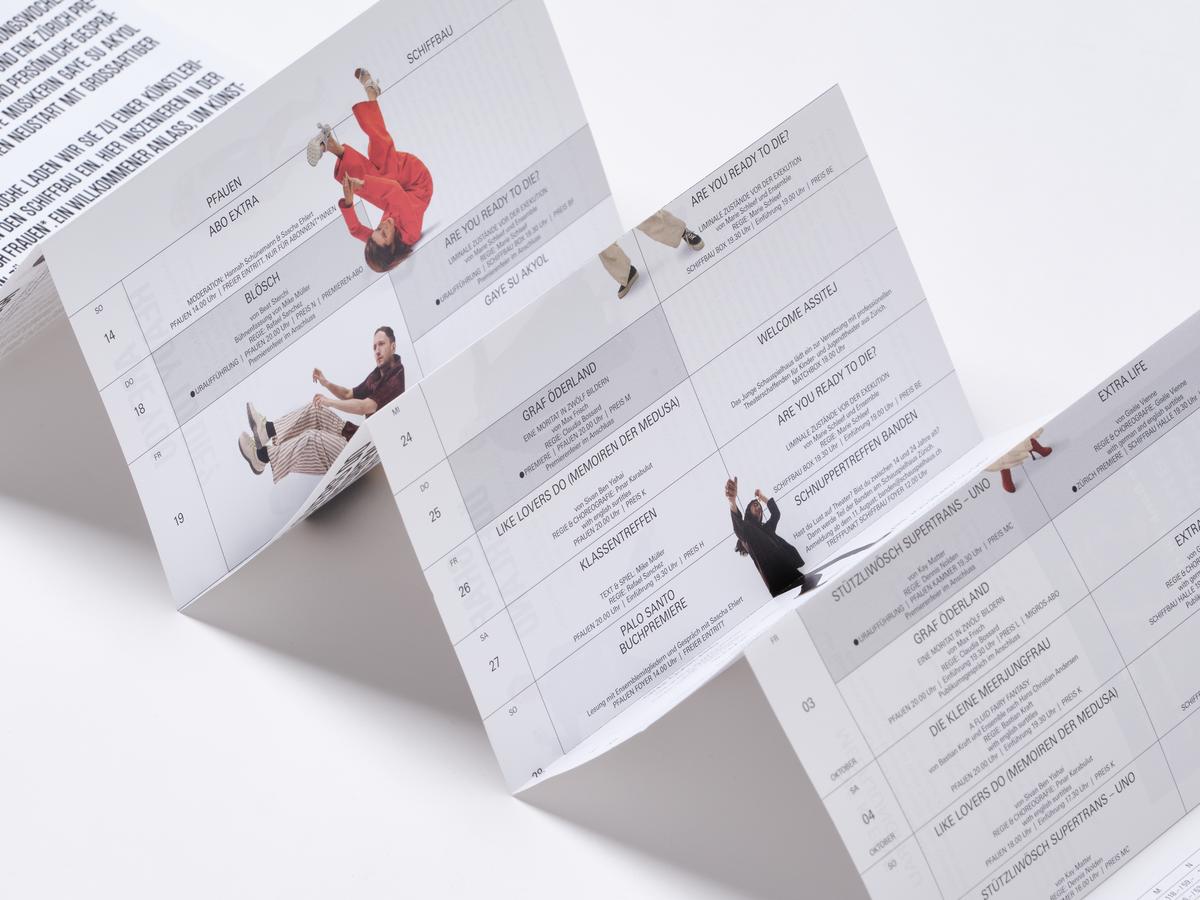 Spielzeitbuch mit Fokus auf das Ensemble