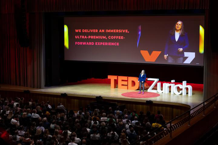 Ivana Leiseder im Gespräch nach ihrem TEDx-Vortrag