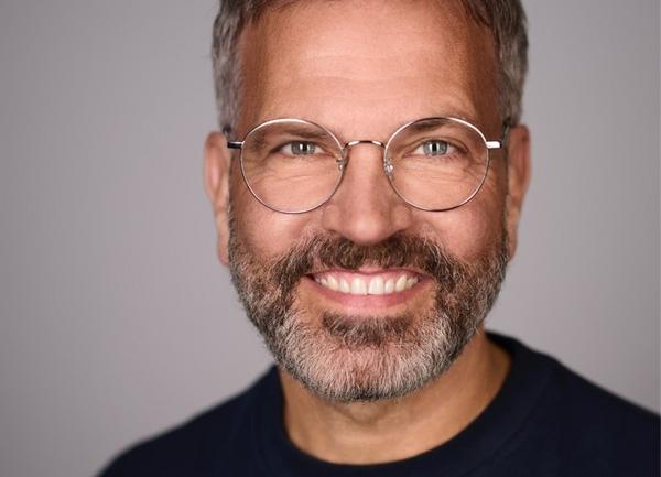 Eyewear, Chin, Glasses (1 Person)