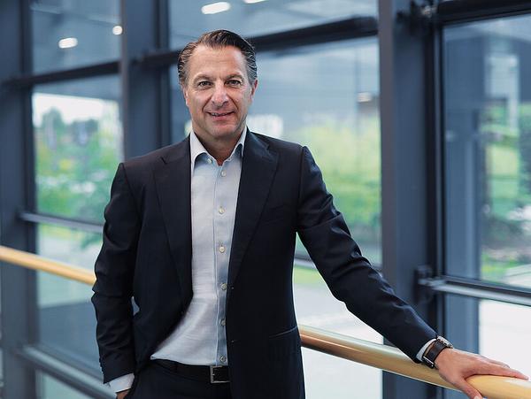 Sleeve, Collar, Formal wear (1 Person)