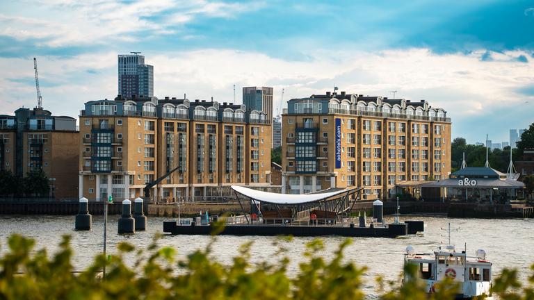 aohostels_London_Doc~facade_03_kompr