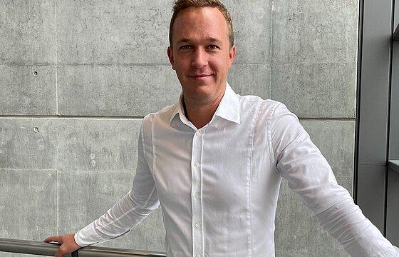 Chin, Sleeve, Collar (1 Person)