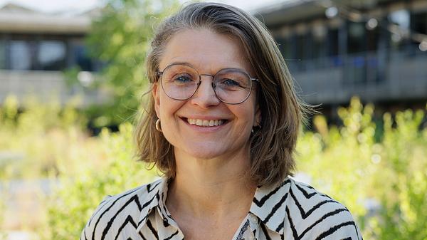 Eyewear, Smile, Chin (1 Person)